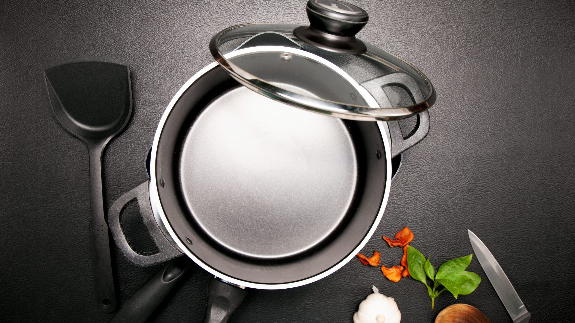 Choisir des poêles et casseroles écoresponsables par sa cuisine eco-friendly - Opti Rangement Image