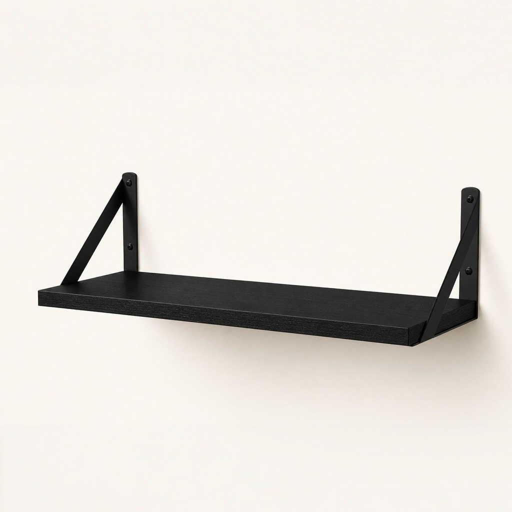 Étagère murale noire au design industriel chic pour organiser cafés, mugs et bocaux avec élégance dans une cuisine moderne et chaleureuse.