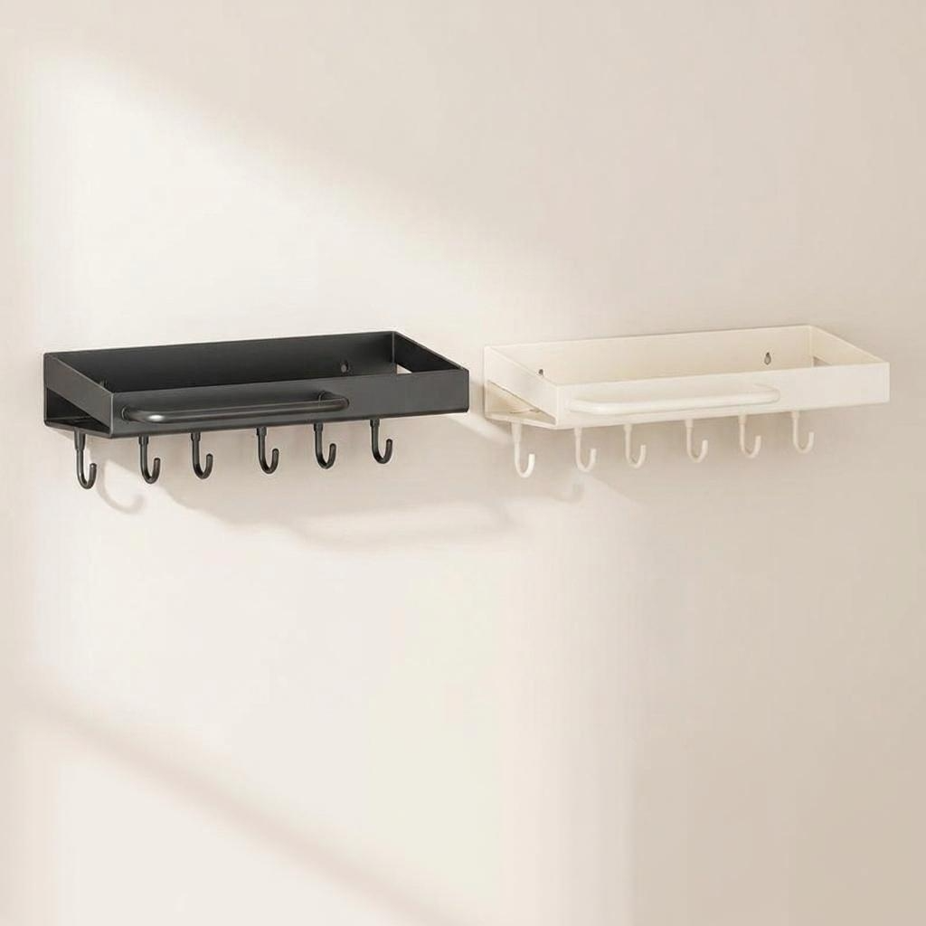 Découvrez l'étagère murale de cuisine Opti Rangement. Un design minimaliste en métal mat sublimé par notre fond ivoire signature. L'élégance épurée